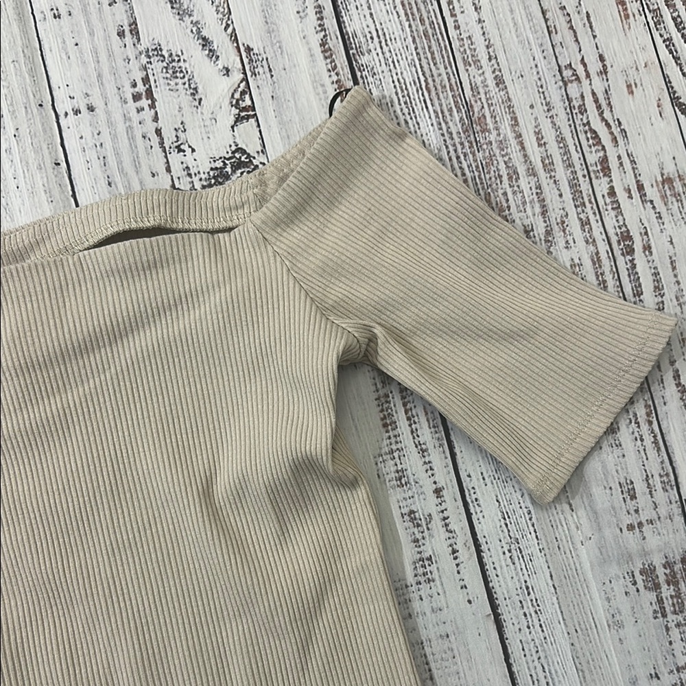 H&M Rib-knit Off-the-shoulder Top Sz. M‎ - Picture 3 of 7